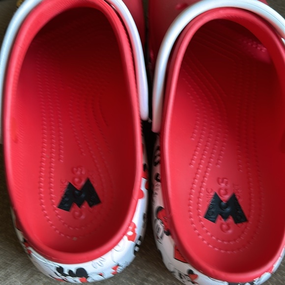 Mickey & Minnie Crocs - Picture 6 of 9